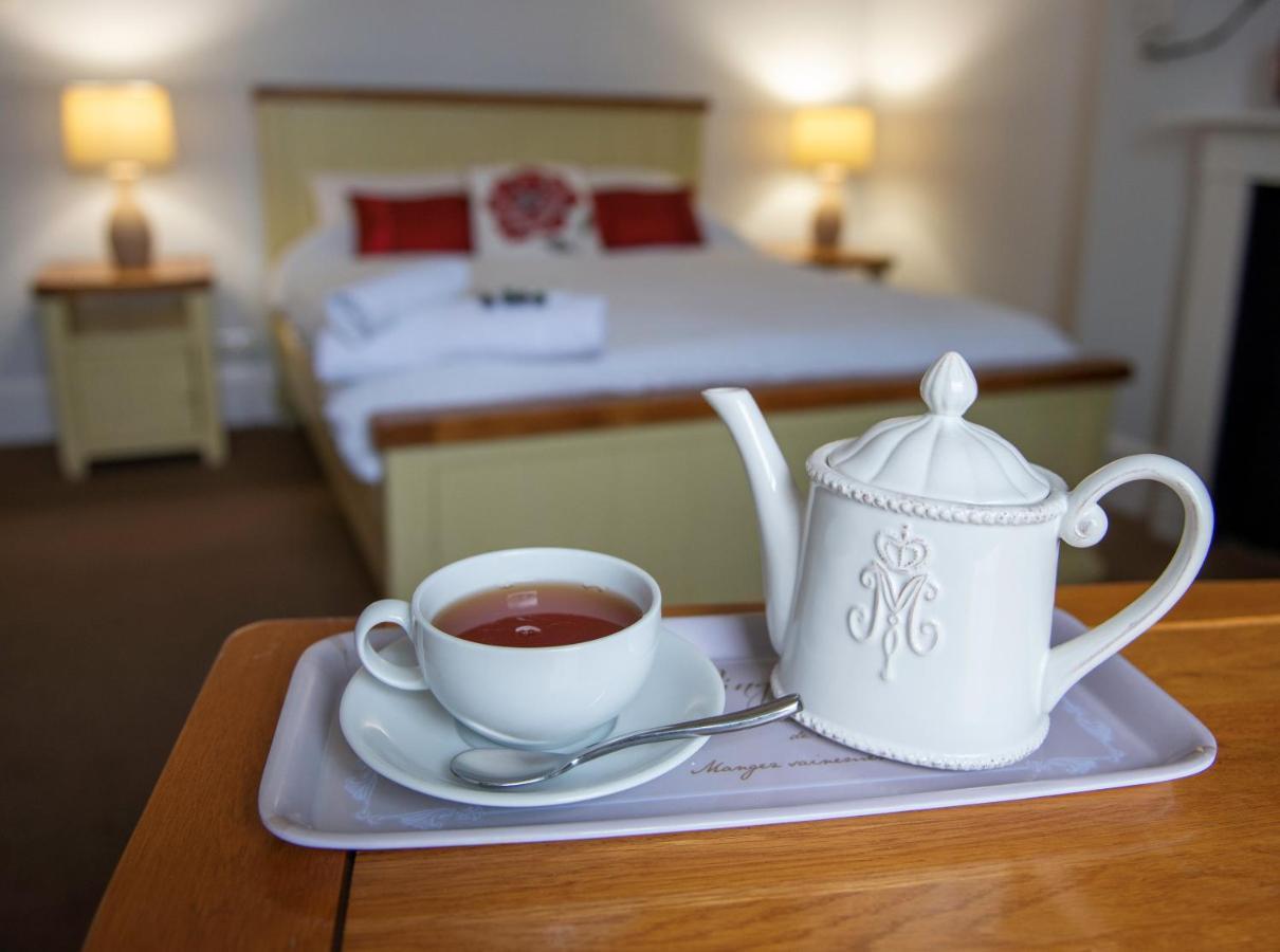 The Vale Hotel คริคเลด ภายนอก รูปภาพ