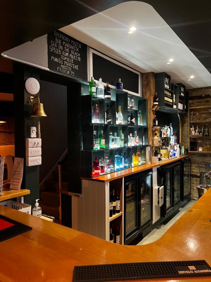 The Vale Hotel คริคเลด ภายนอก รูปภาพ